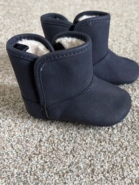 Baby boots booties size 3 Joe Fresh Navy Blue Sherpa Lined